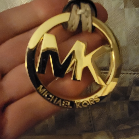 Michael Kors tote - Picture 2 of 9